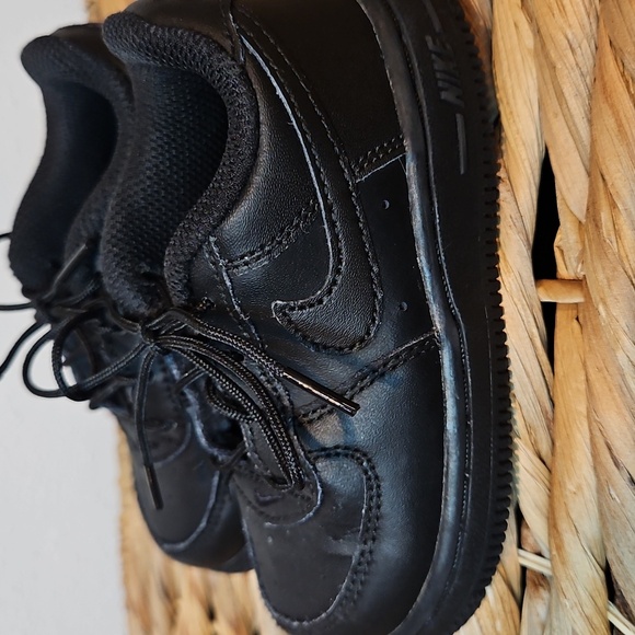 Nike Air Force 1 Kids Black Sneakers Tennis Shoes Sz. 7c - Picture 3 of 11